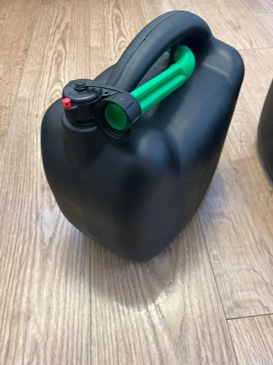 Petrol can - Image 3