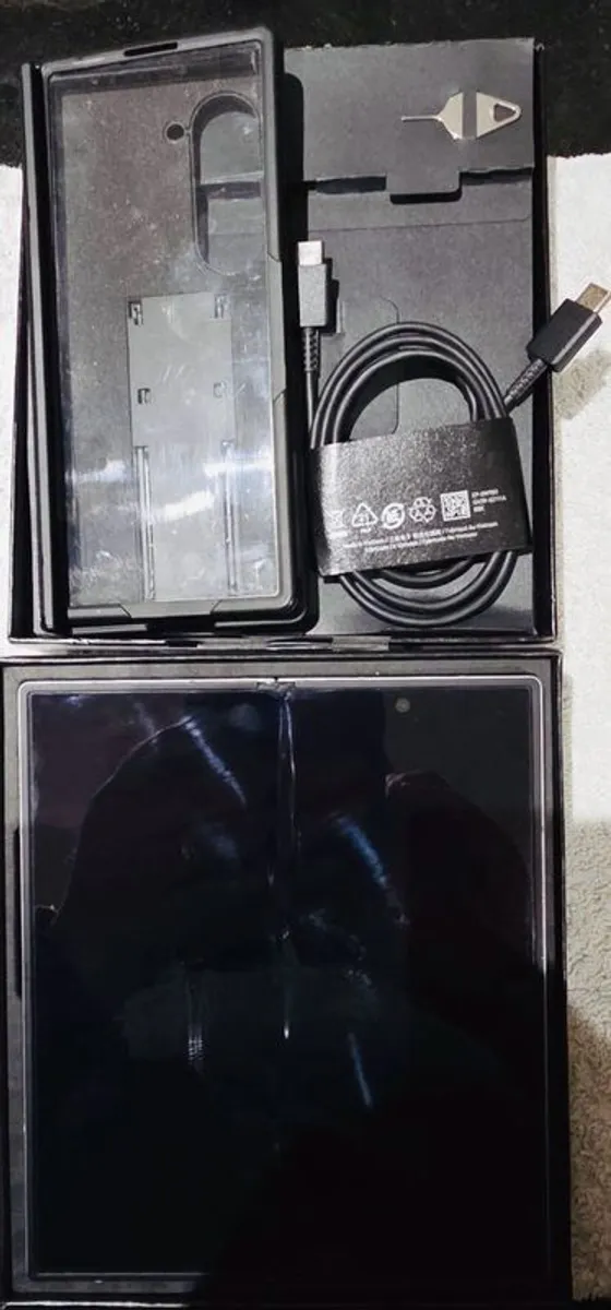 Samsung Z Fold 6 512gb Mint Condition - Image 2