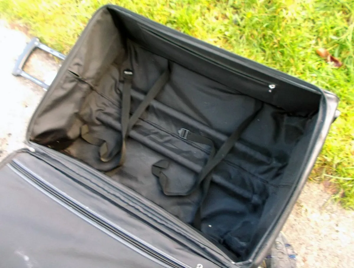 Black Samsonite Large Suitcase - Image 2