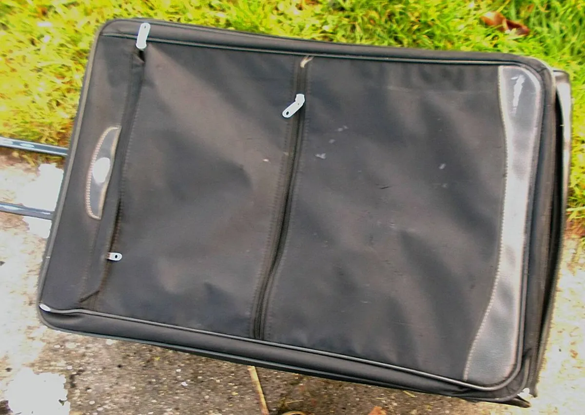 Black Samsonite Large Suitcase - Image 3