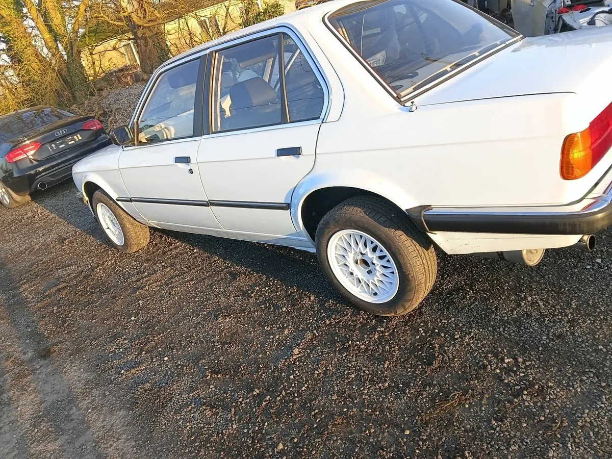 BMW E30  318I 1984 - Image 2