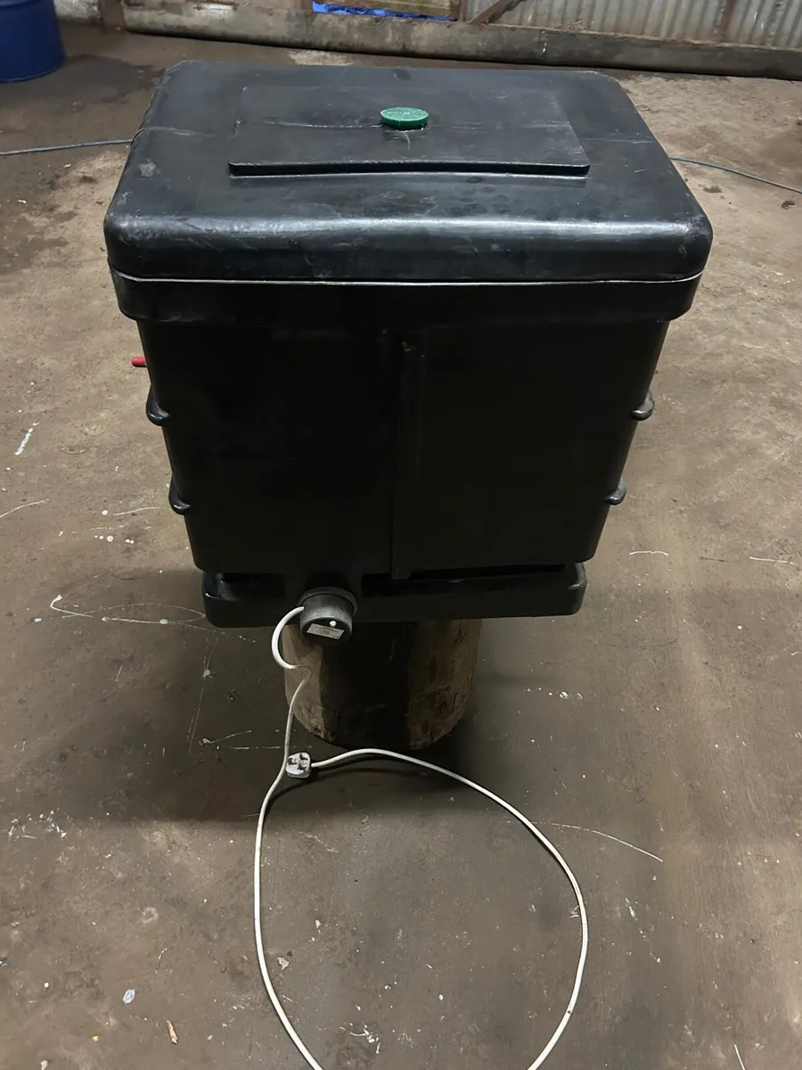 Surrogate Lamb Feeder - Image 3