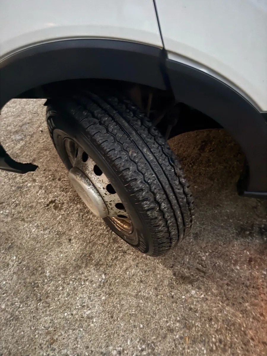 152 Ford Transit jumbo twin wheel 6 speed - Image 4