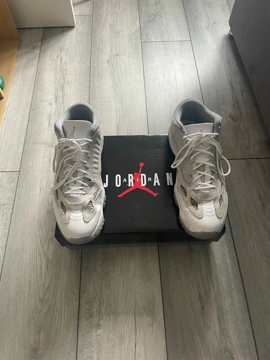 Nike Air Jordan 11 Retro Low IE Size: UK 10.5 Men - Image 4
