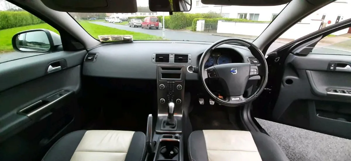 2011 volvo v50 1.6d r.design - Image 4