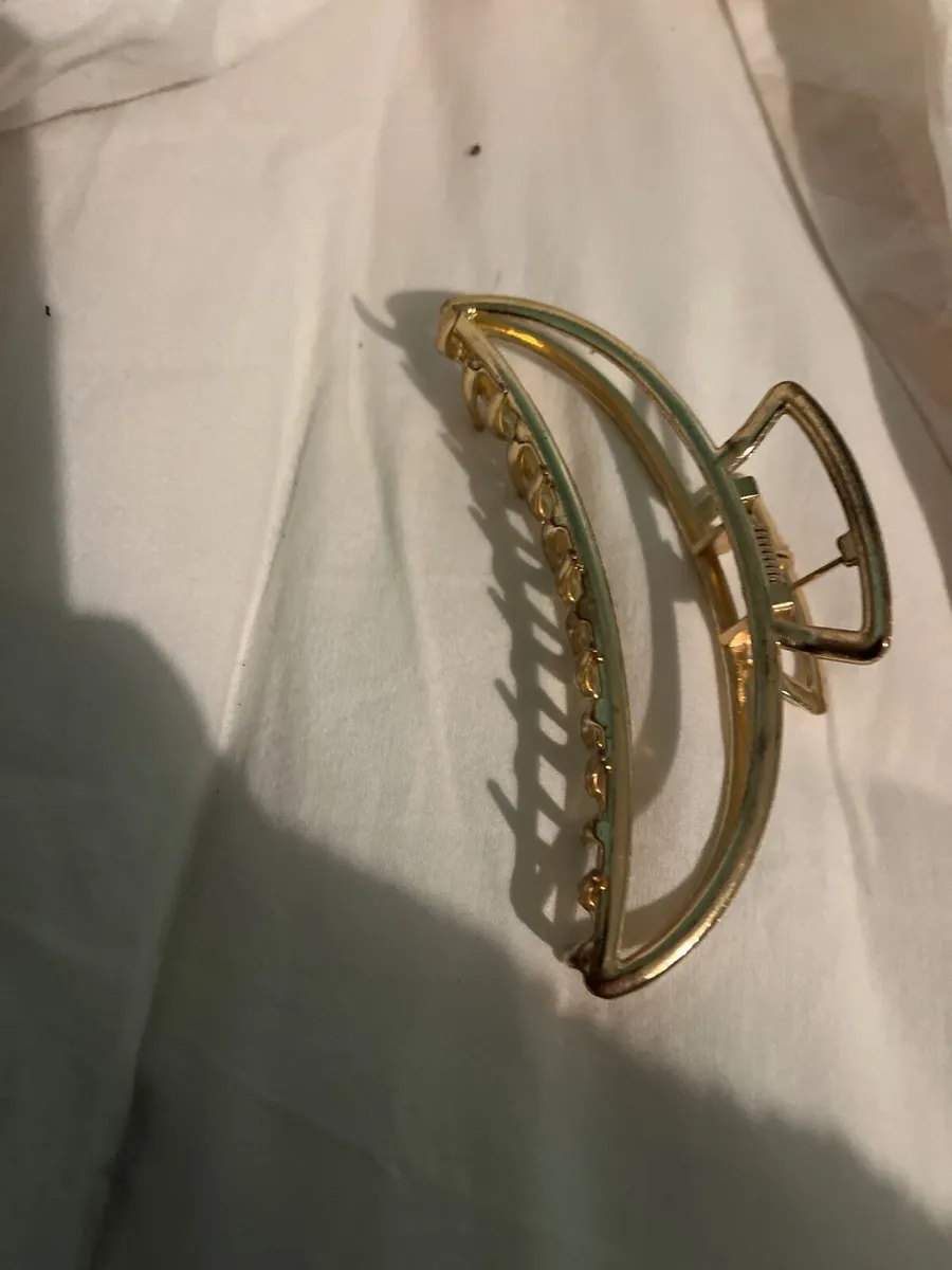 Gold hair clip - Image 1