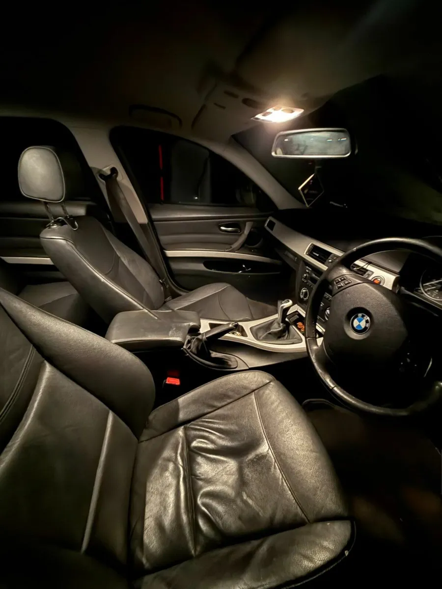 BMW 3-Series 2009 - Image 3