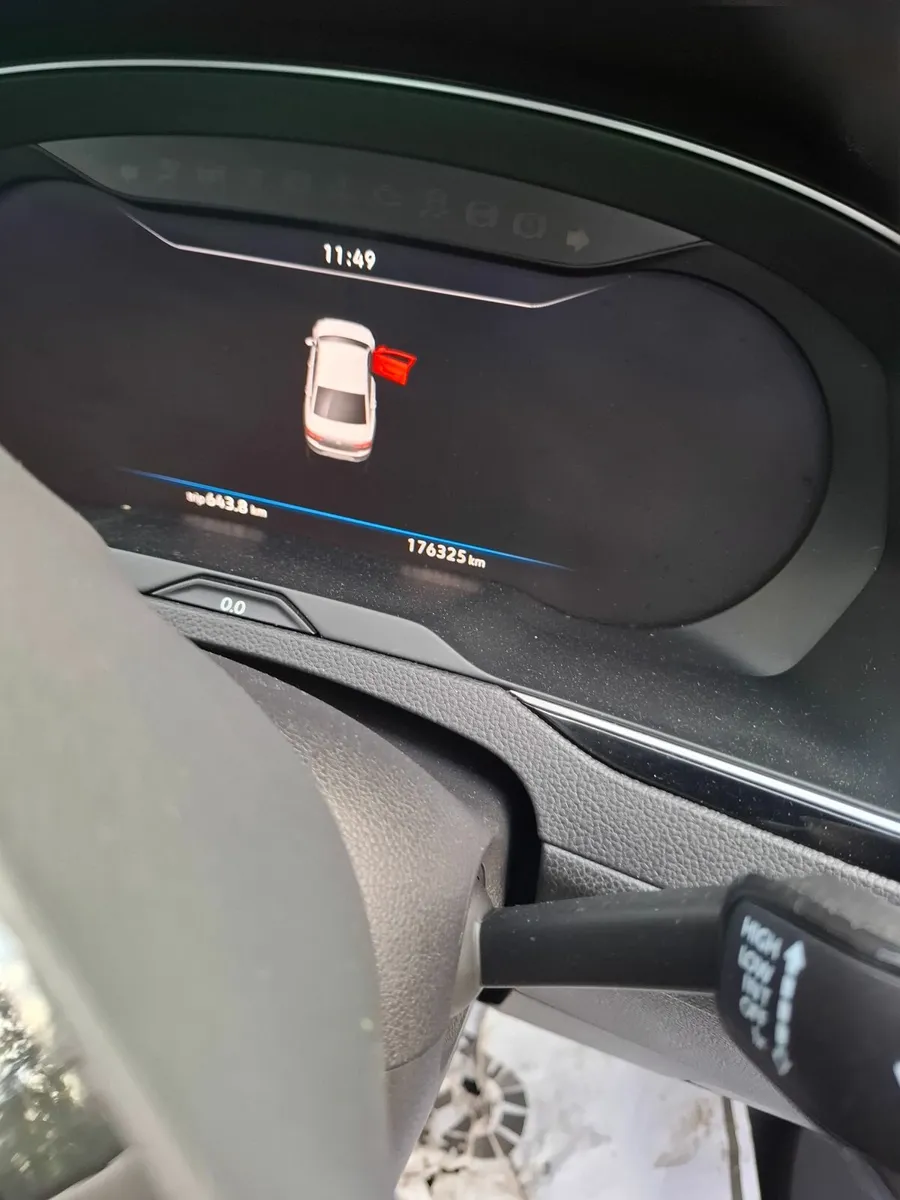 Volkswagen Passat 2017 - Image 2