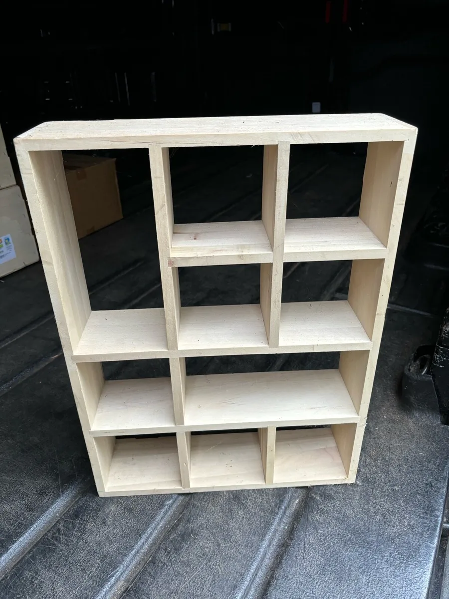 Contemporary shelf unit - Image 1