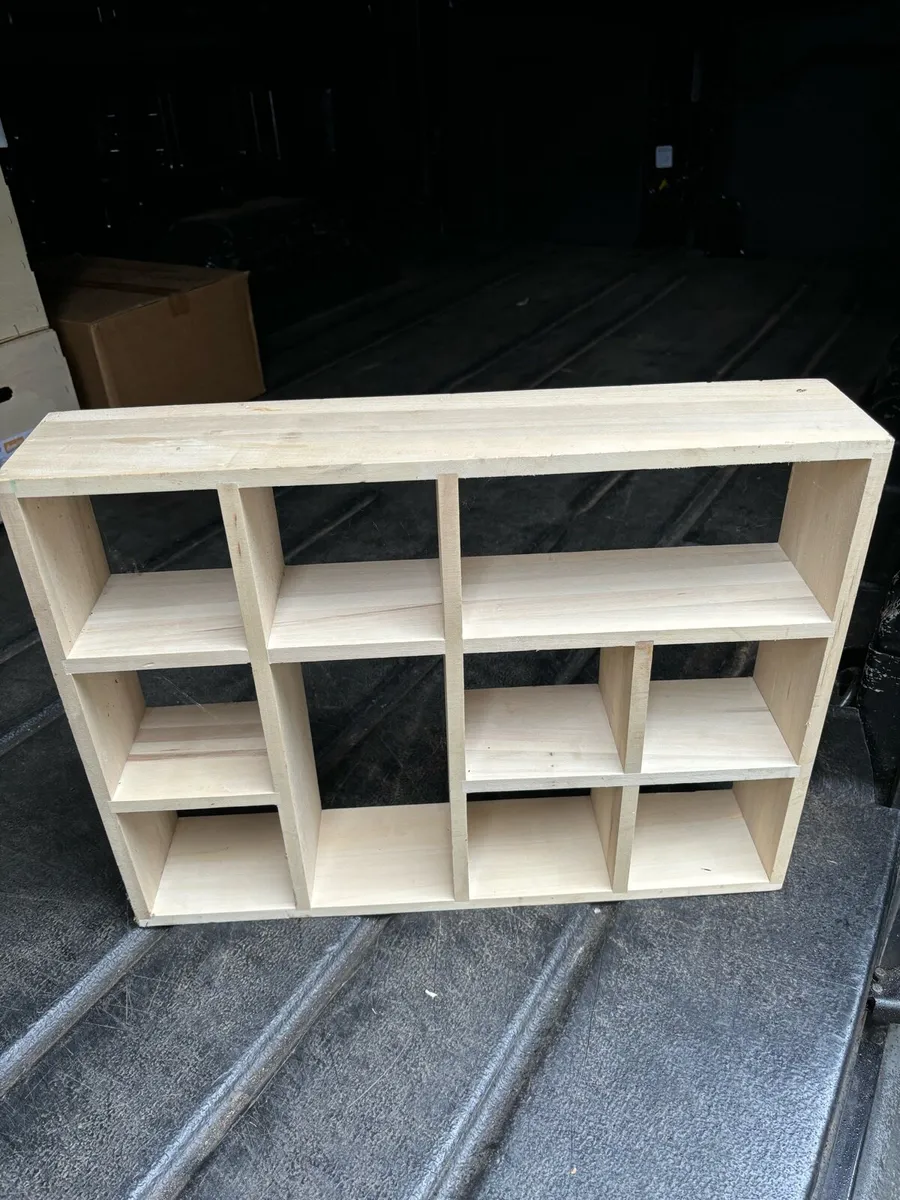 Contemporary shelf unit - Image 2