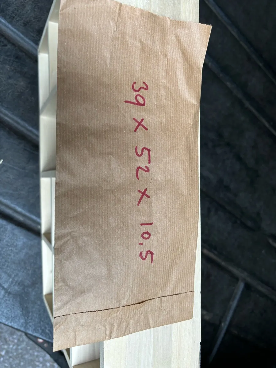 Contemporary shelf unit - Image 4