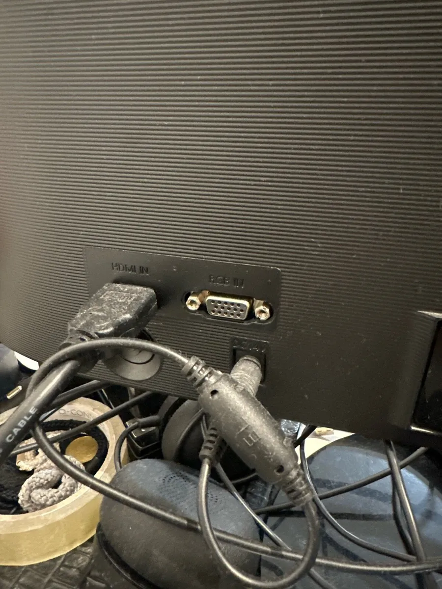 Samsung Monitor - 24 inches - Image 4