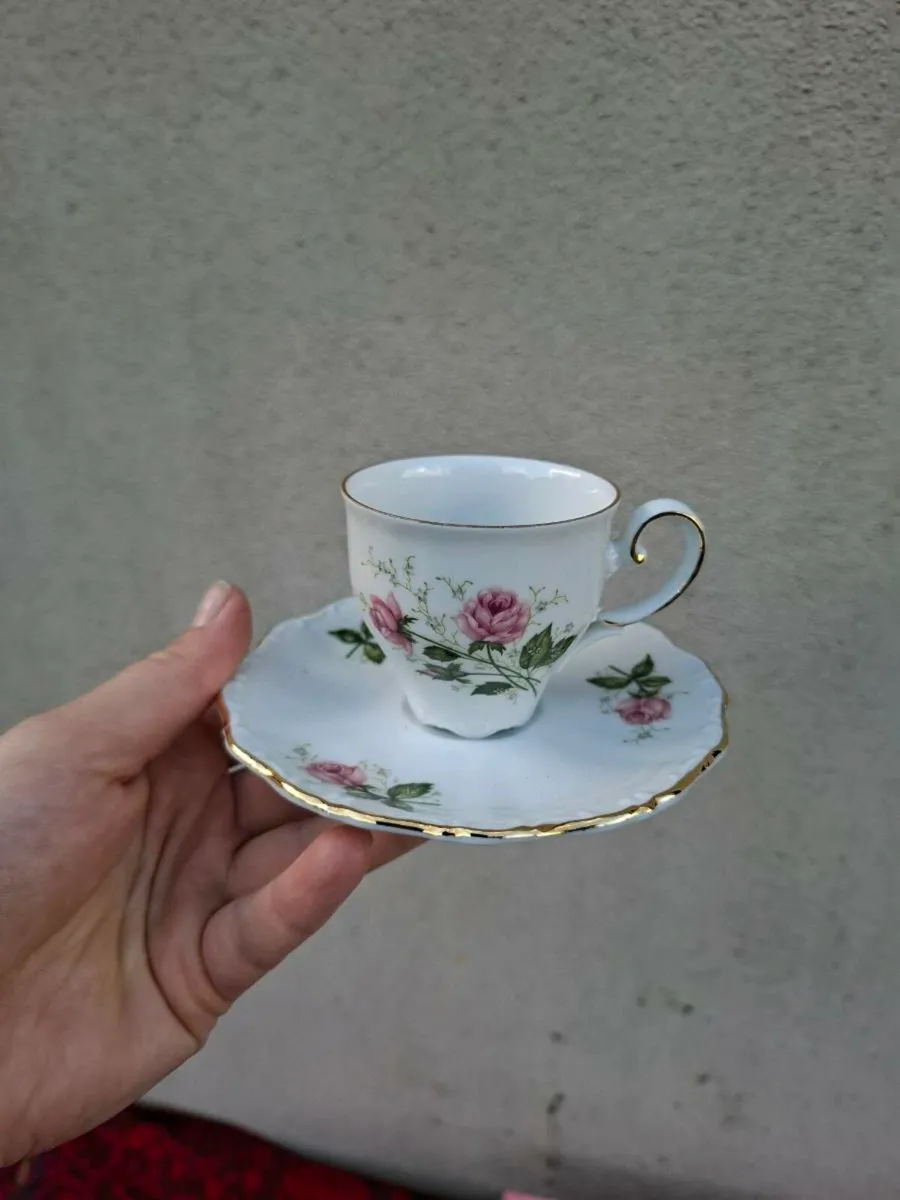 6 china roses espresso cups and saucers - Image 1