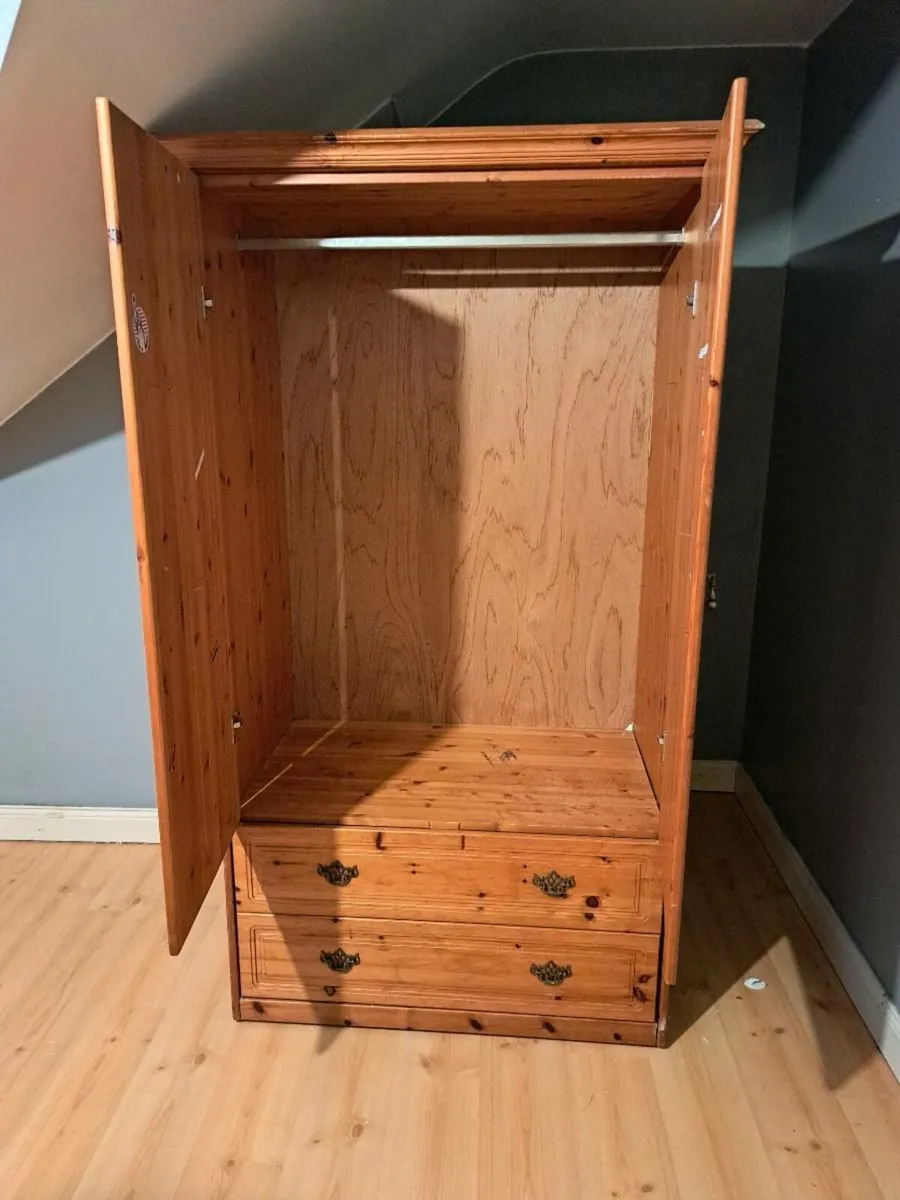 Wardrobe and chest of drawers - Image 1