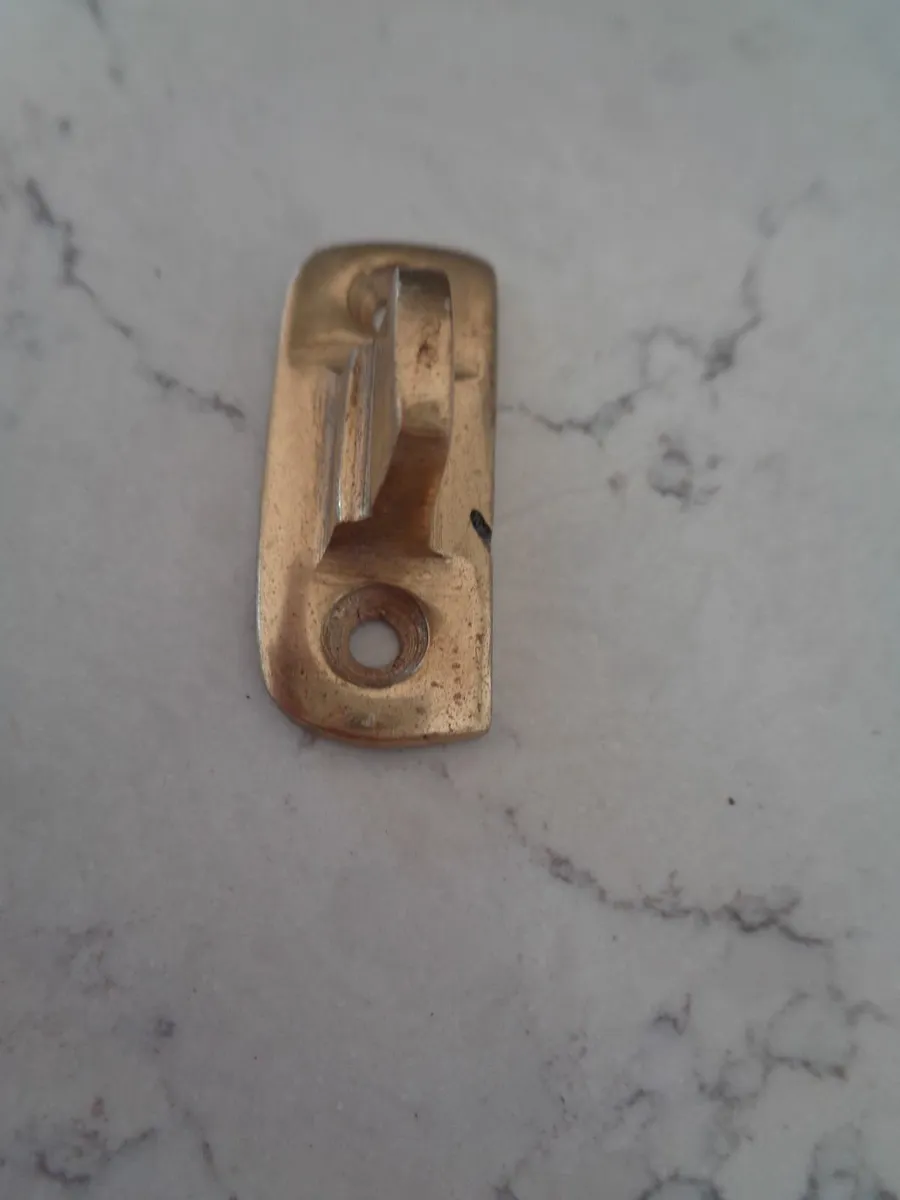 Vintage Solid Brass Window Latches x 5 for Sale - Image 2