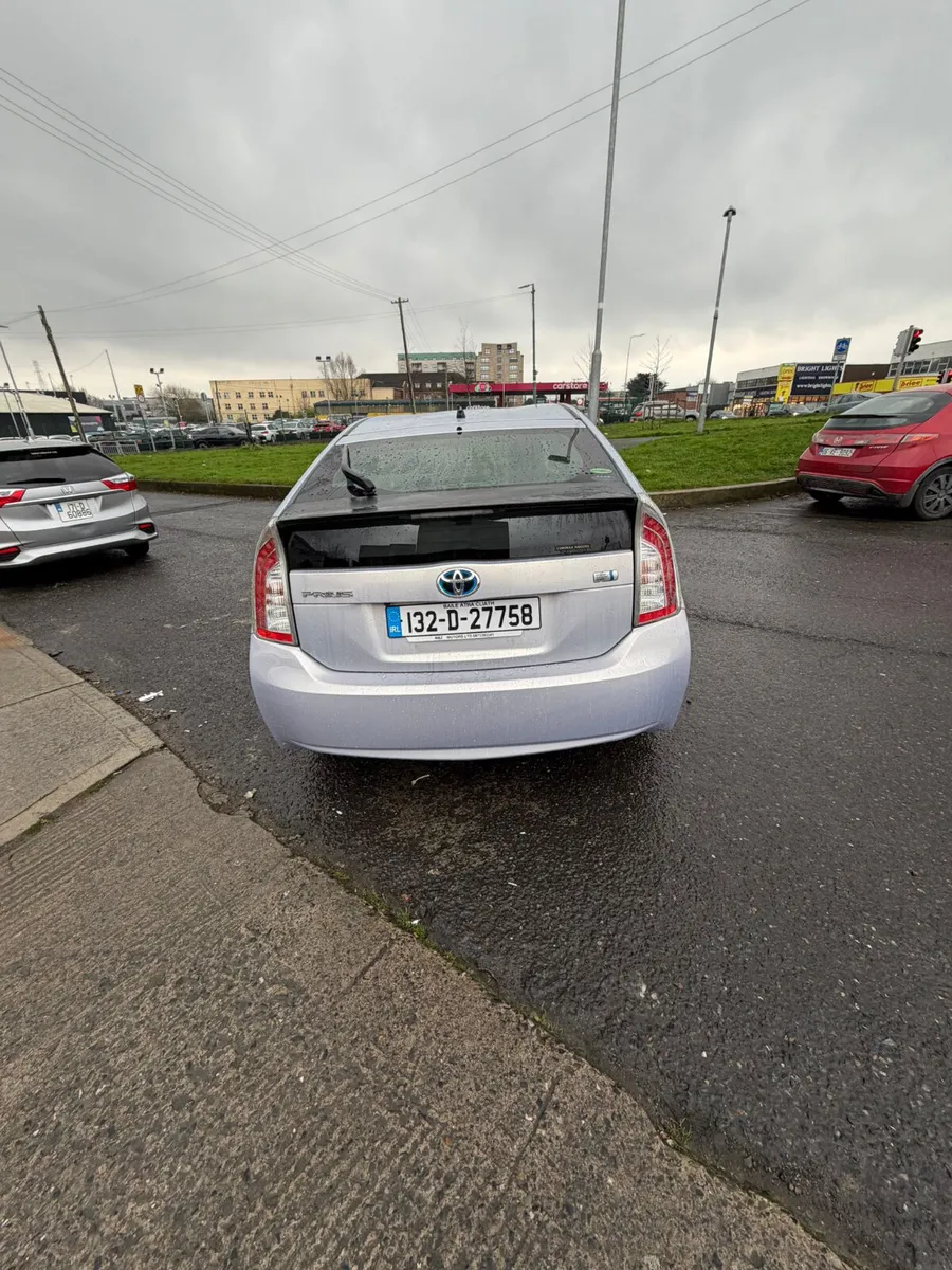 Toyota Prius 2013 - Image 2