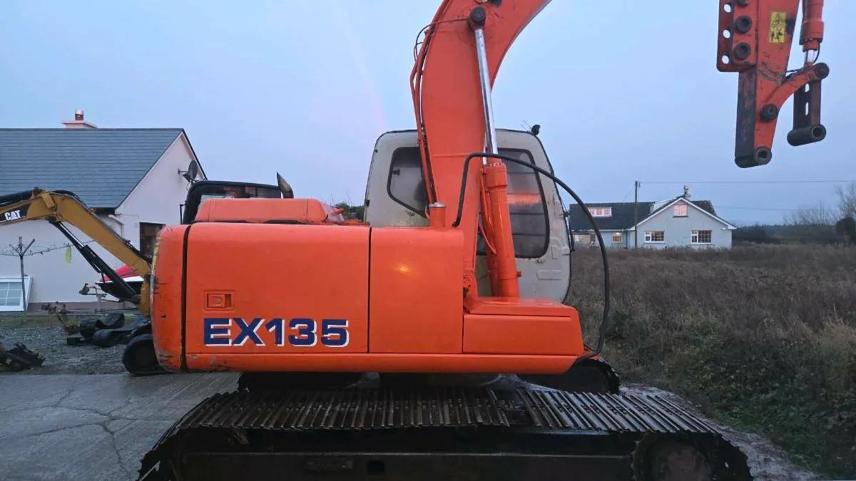 Hitachi ex 135 - Image 2