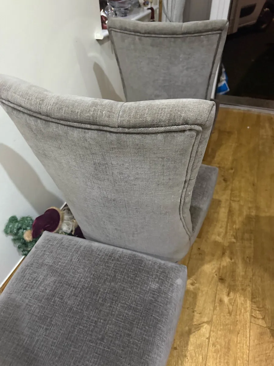 4 very attractive Dinning room chairs - Image 4