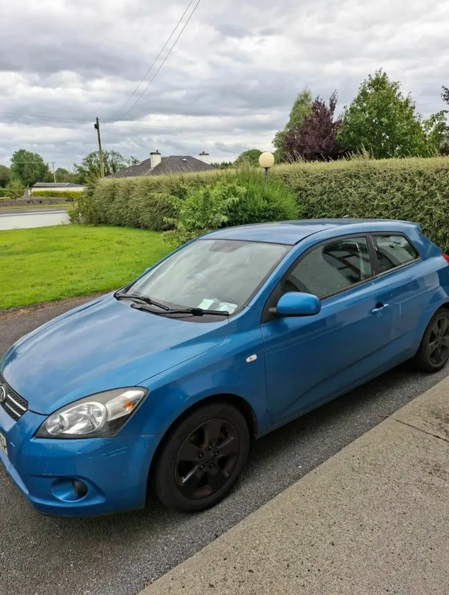 Kia Ceed 2010 - Image 2