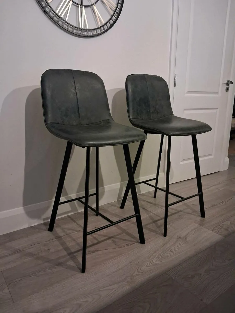 Bar stools - Image 1