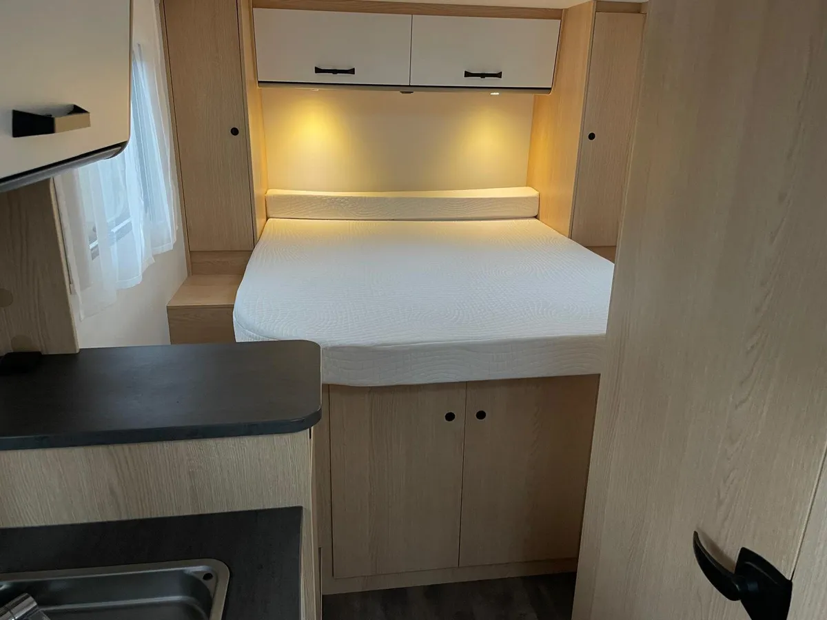 2024 Sunlight V69 3 Berth - Image 3