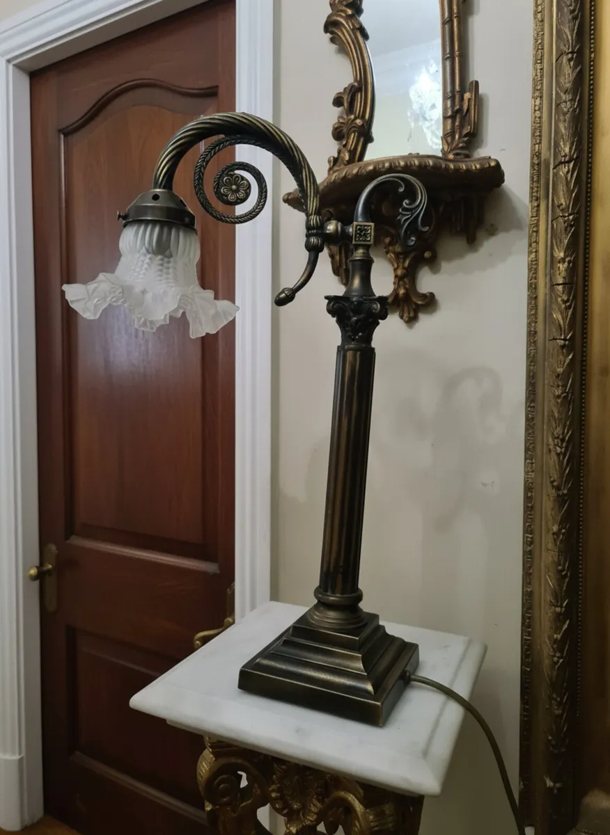 Vintage heavy corinthian lamp POSTAGE AVAILABLE
