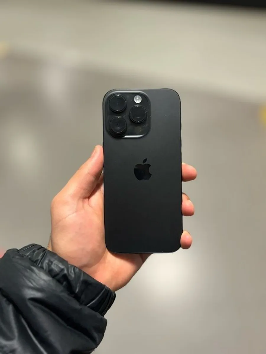 Iphone 16 Pro With Premium Accessories - Image 3