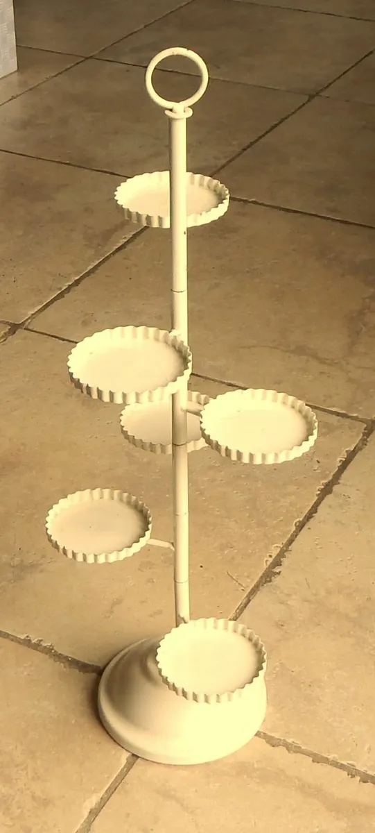 Metal Cup Cake Stand - Image 1