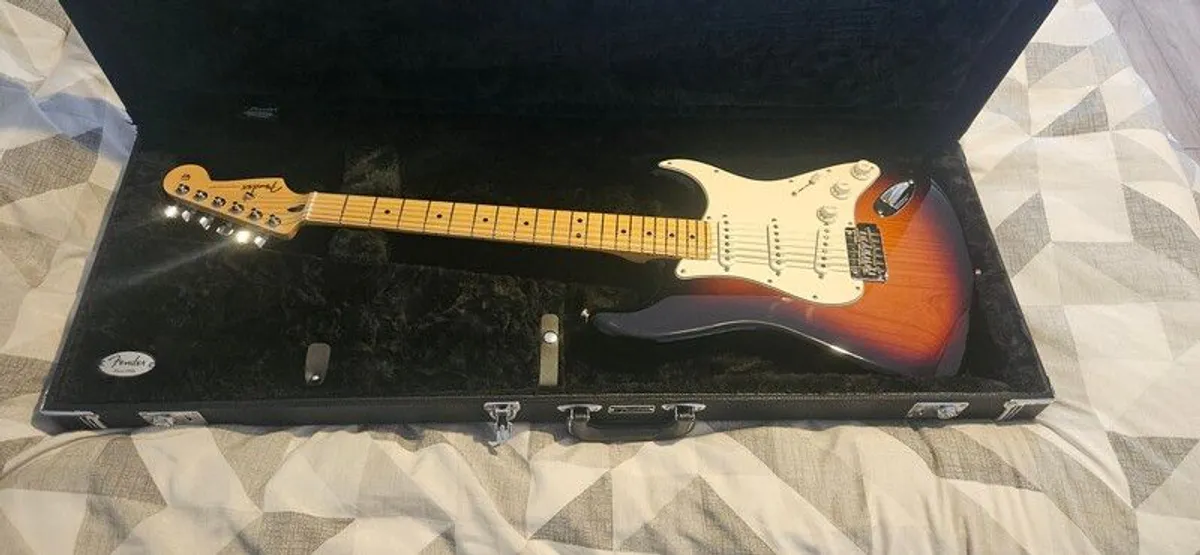 Fender Stratocaster - Image 2
