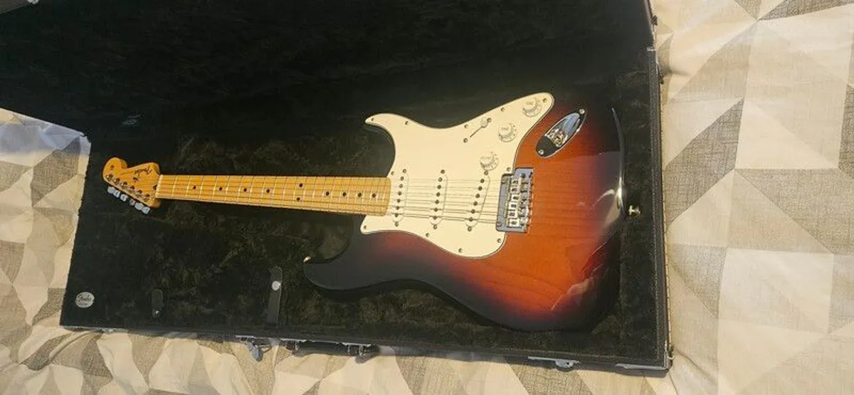 Fender Stratocaster - Image 3