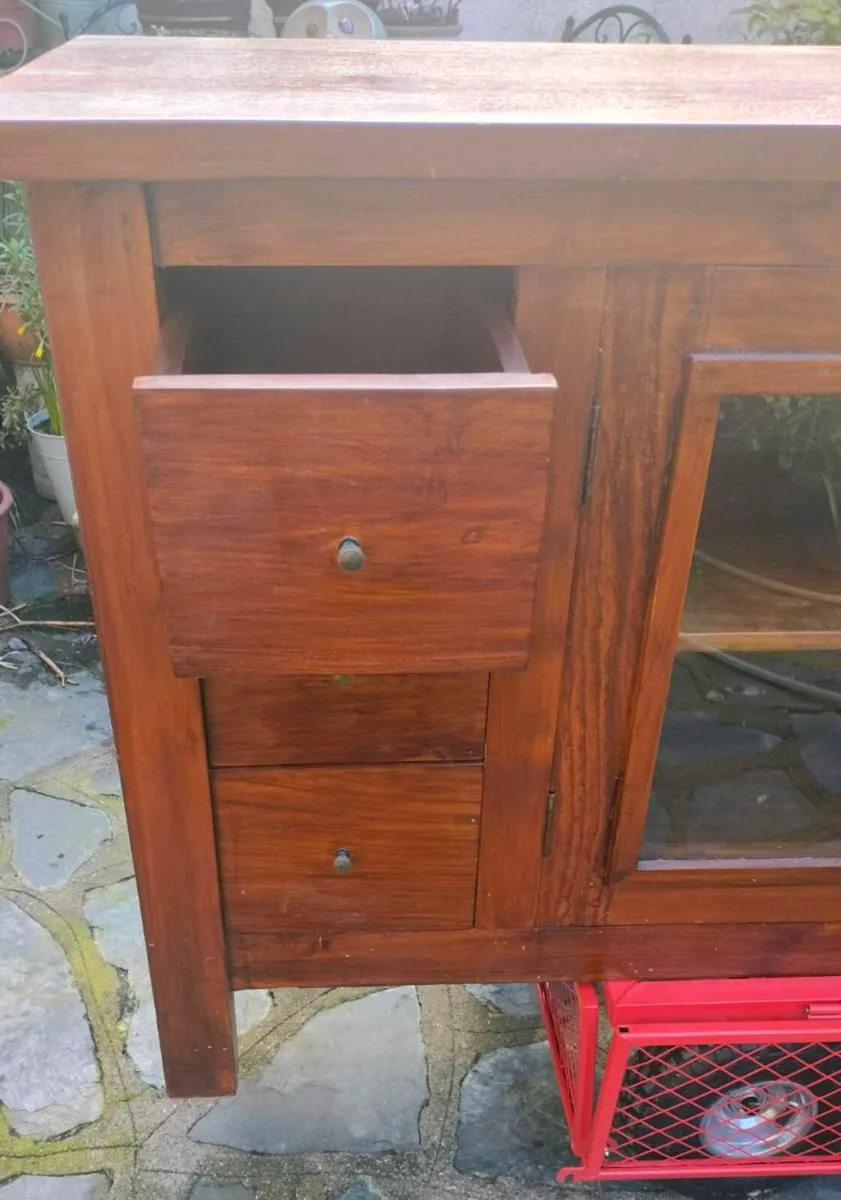 Hardwood Cabinet, beautiful piece of Furniture.
Gr - Image 4