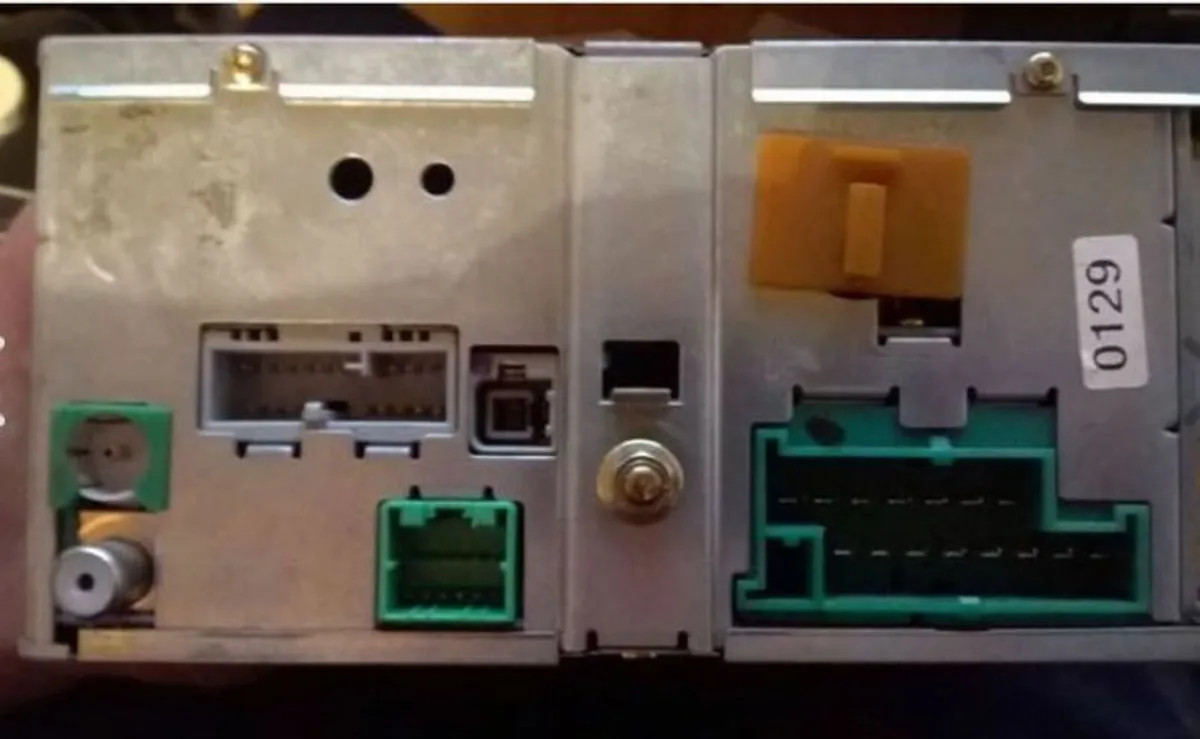 Ford 9000 VNR CD Player/ RDS Stereo & Sat Nav - Image 4