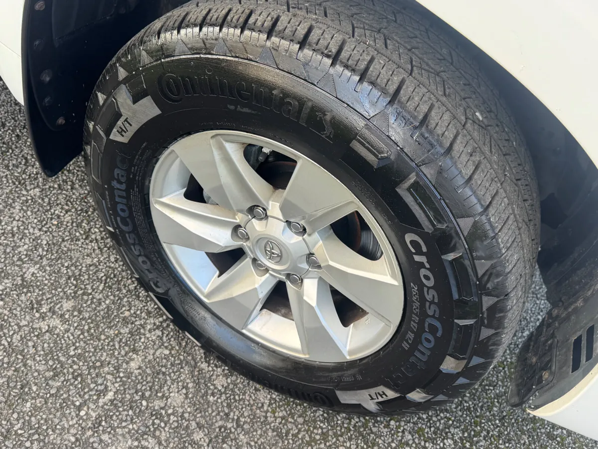 Toyota Land Cruiser 2019 + vat - Image 3