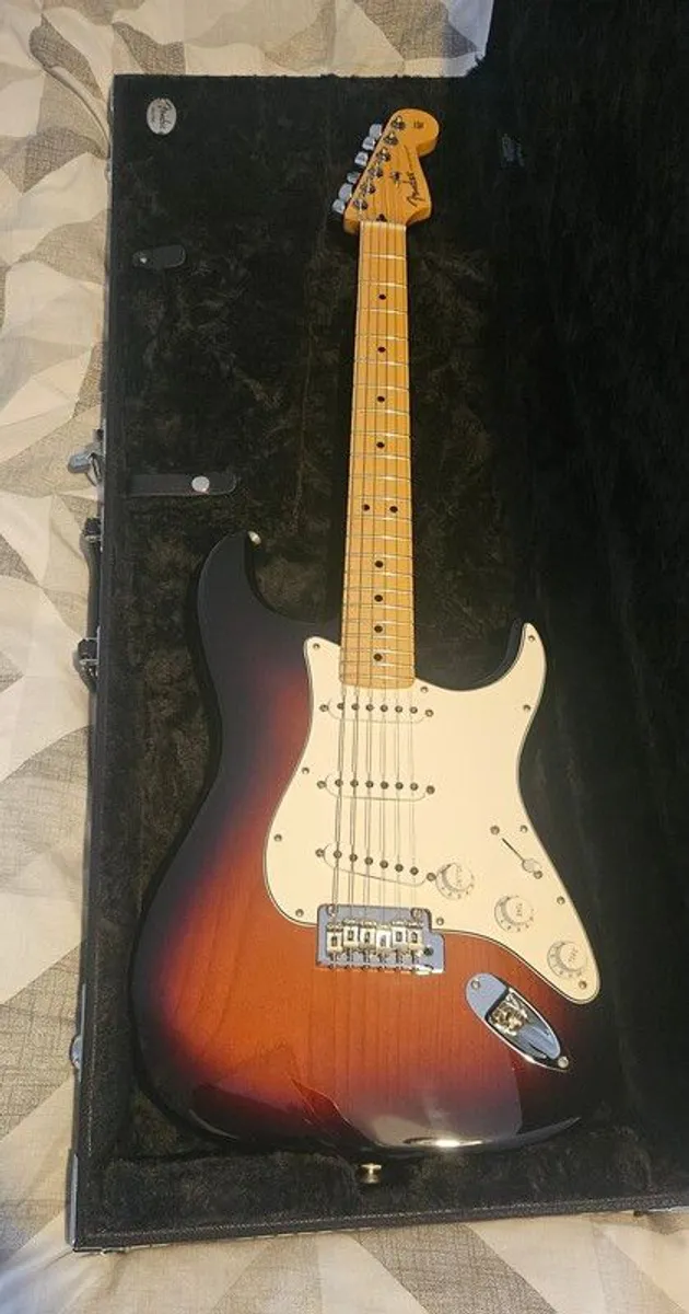 Fender Stratocaster - Image 4