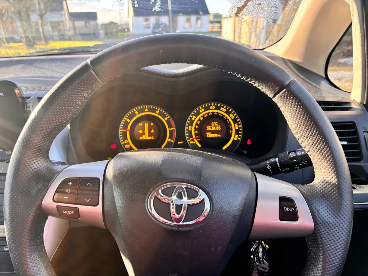Toyota auris - Image 4