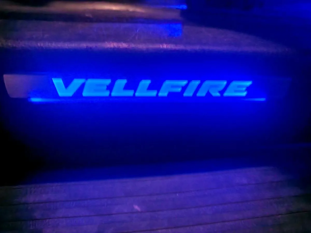 2013 Toyota Vellfire hybrid 2.4L 7seats 125k km - Image 3