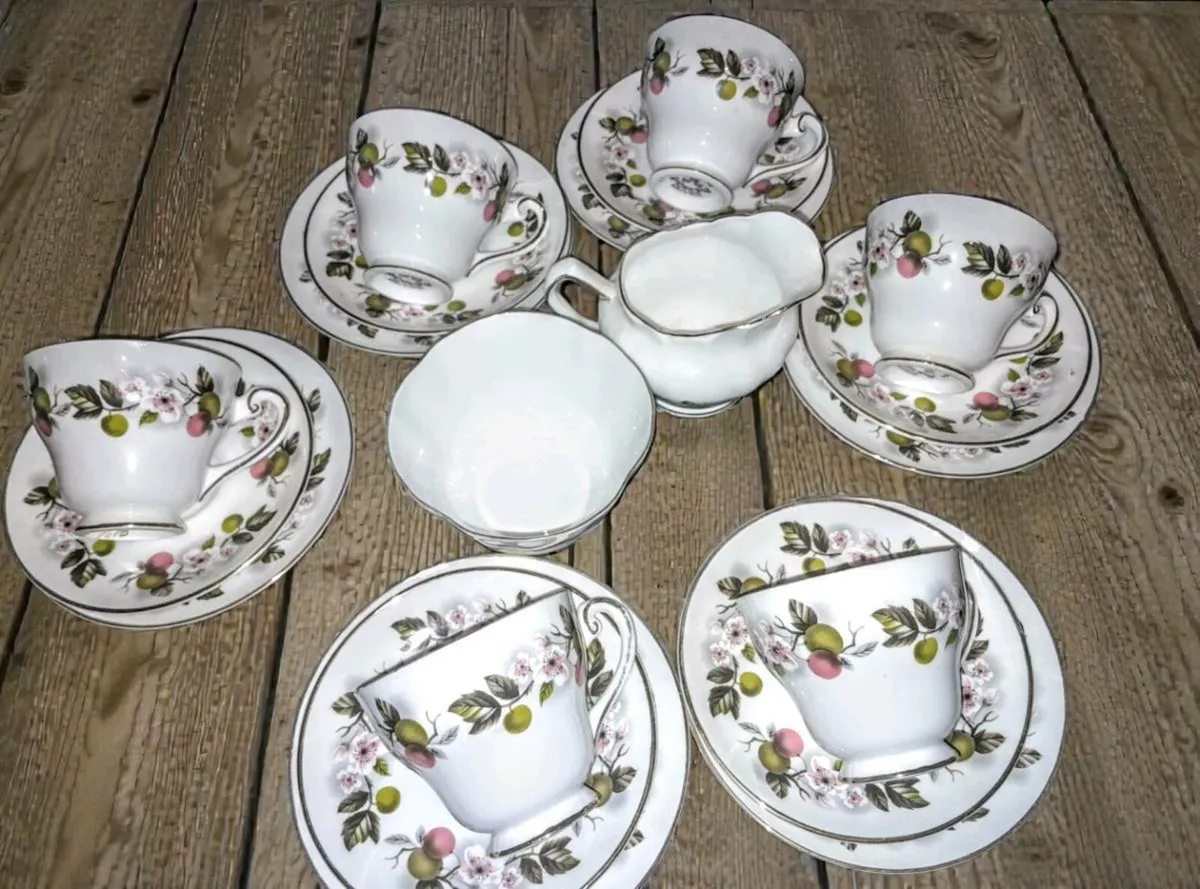 Royal Tara 20 pieces teaset - Image 1