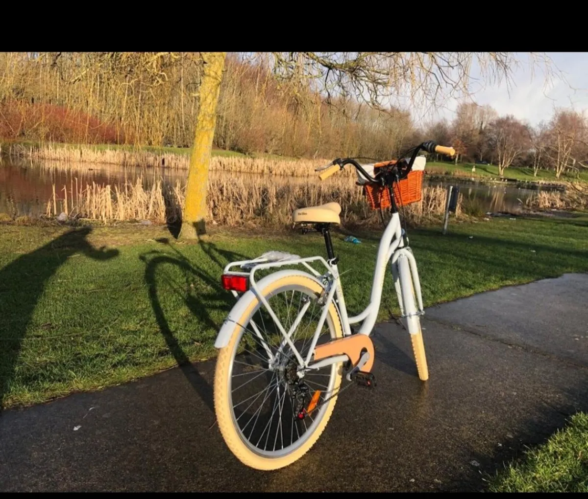 Women's bicycle - Image 1