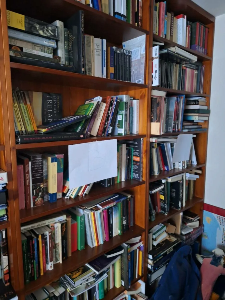 Large collection of books - Image 1
