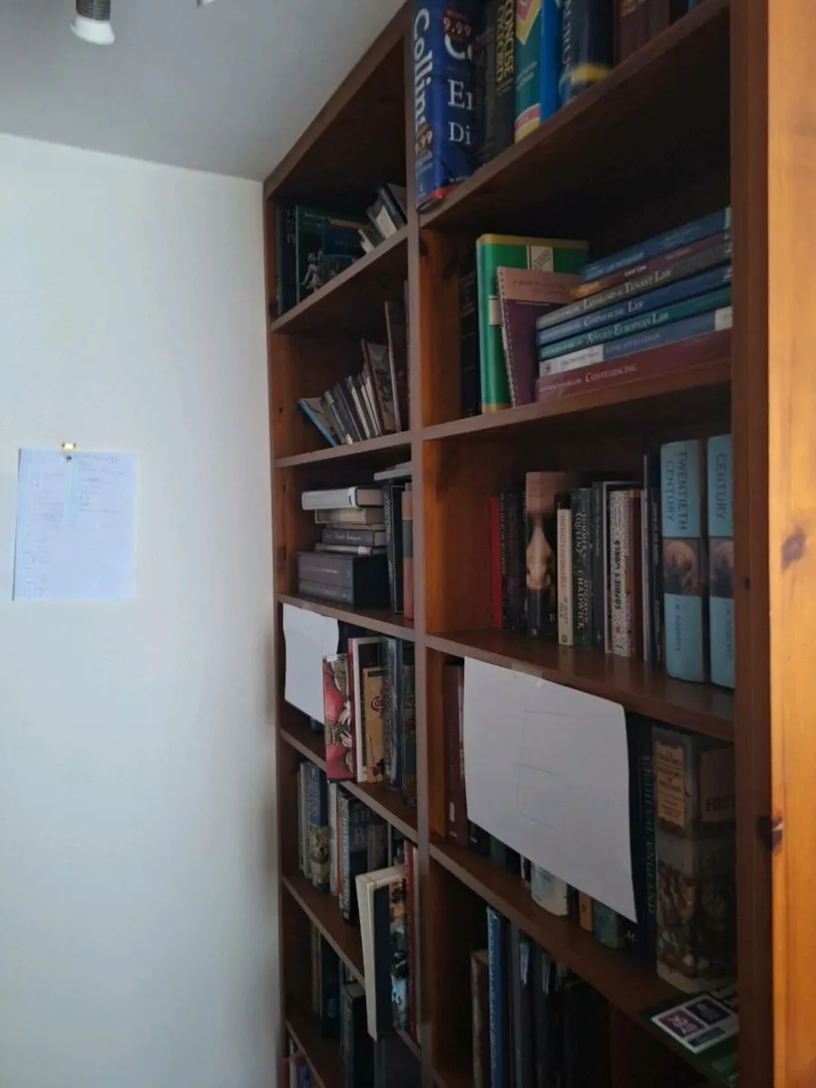 Large collection of books - Image 2