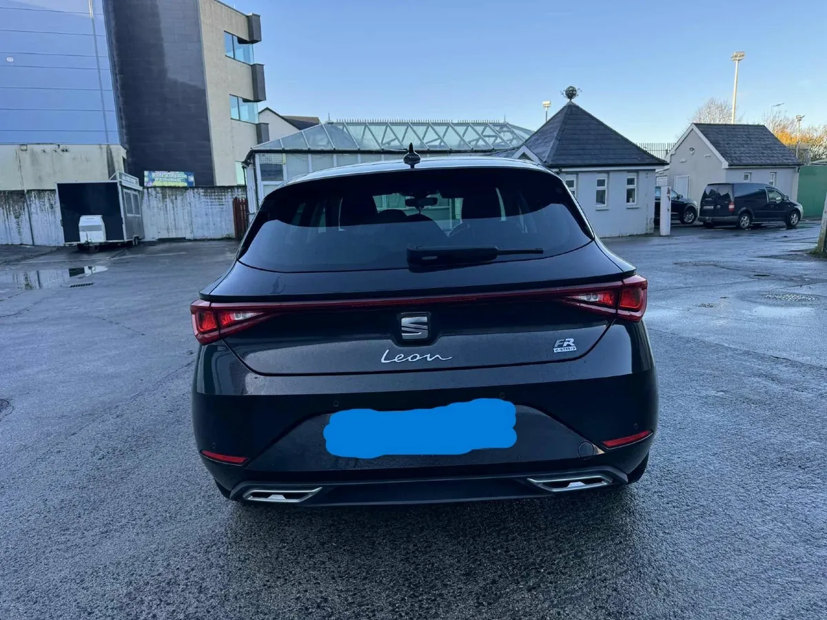 SEAT Leon FR e-Hybrid 204hp - Image 2