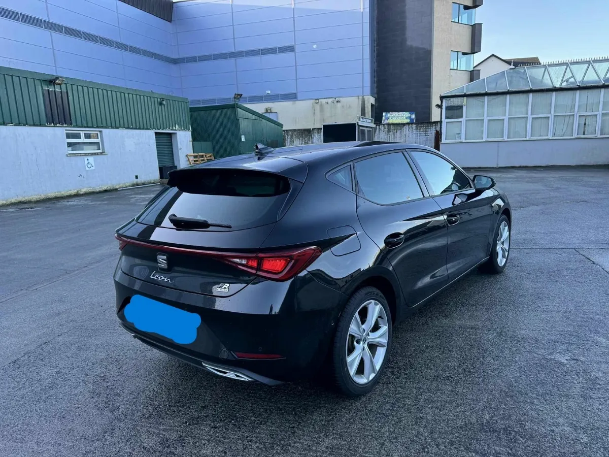 SEAT Leon FR e-Hybrid 204hp - Image 4