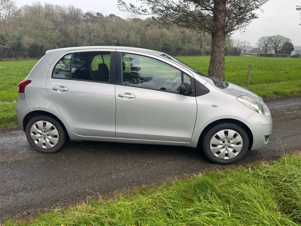 Toyota Yaris 2010 - Image 2