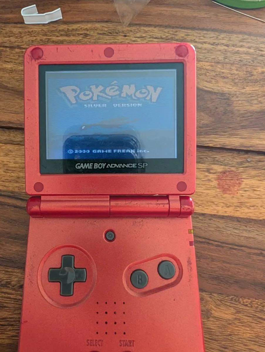 Gameboy Advance SP Backlit & Pokémon Silver - Image 2