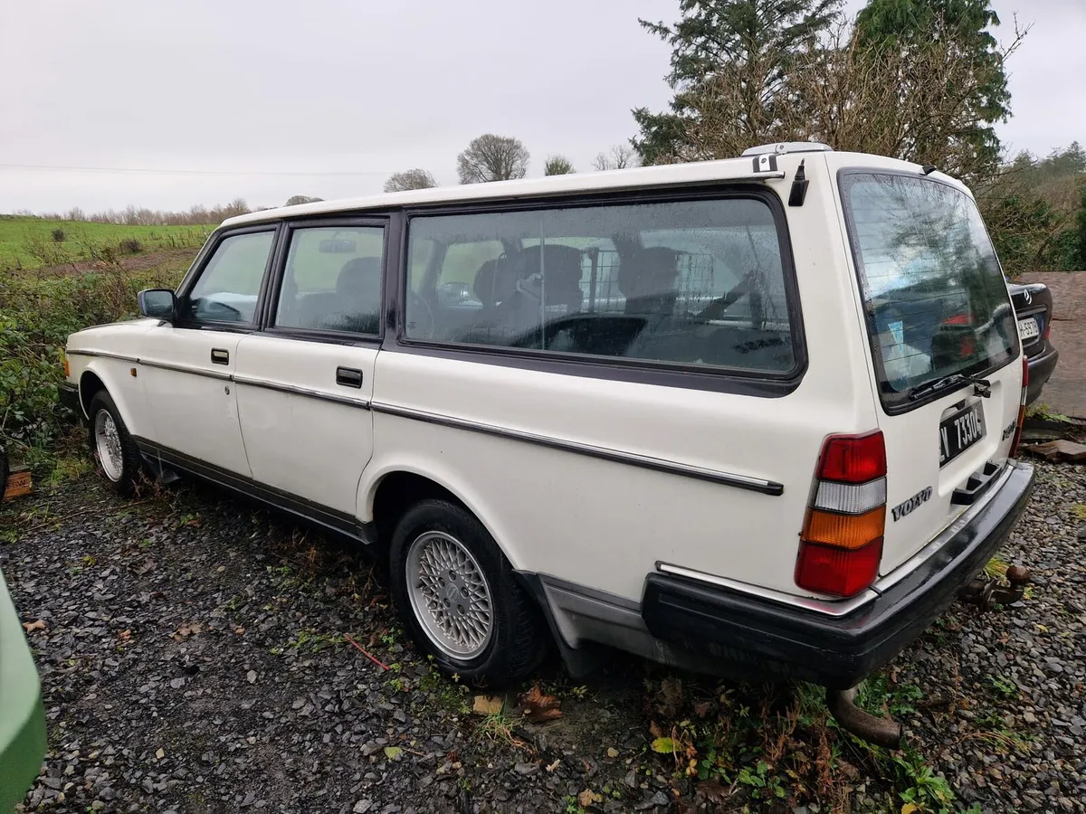 Volvo 240 - Image 2