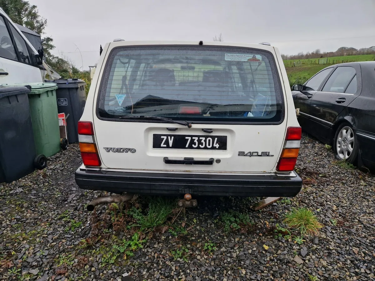 Volvo 240 - Image 4