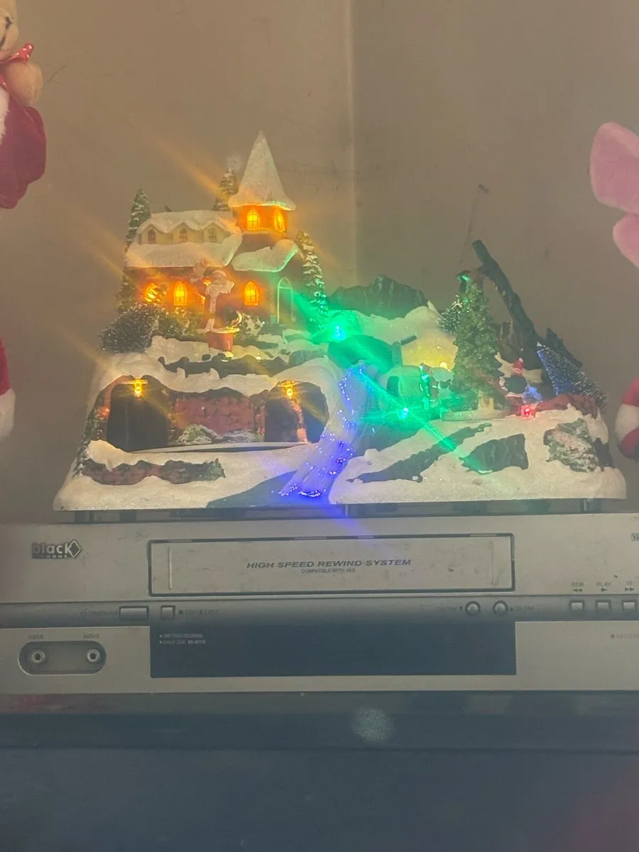 Christmas Light Up Village - Image 2