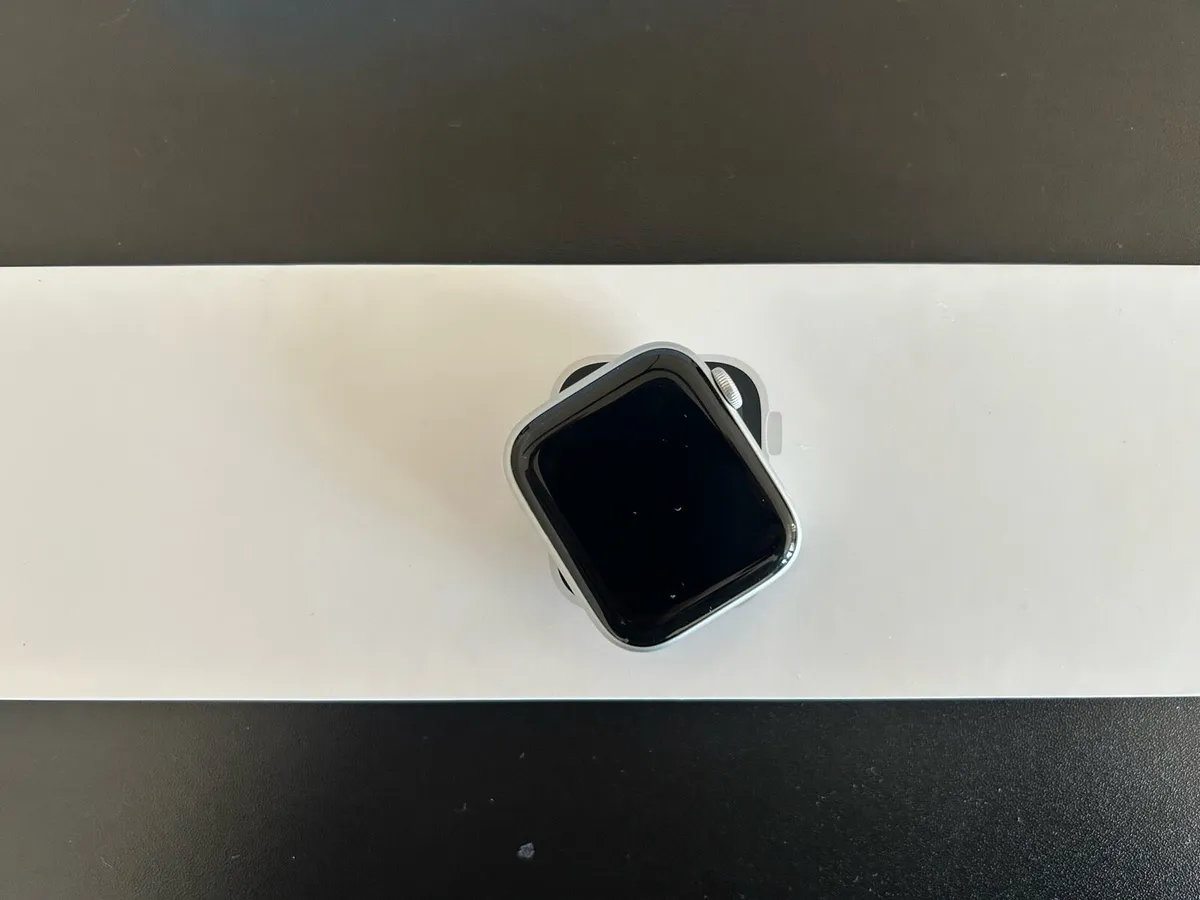Apple Watch SE 2 44mm Cellular - Image 4