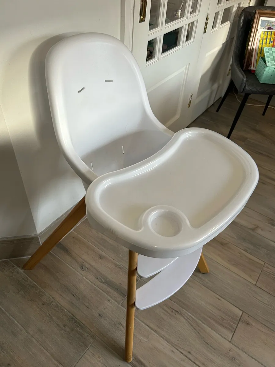High Chair free - Image 2