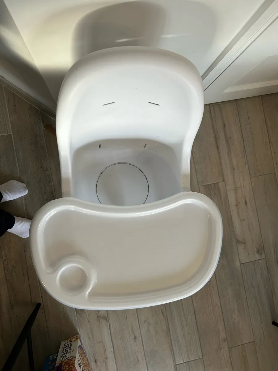 High Chair free - Image 3